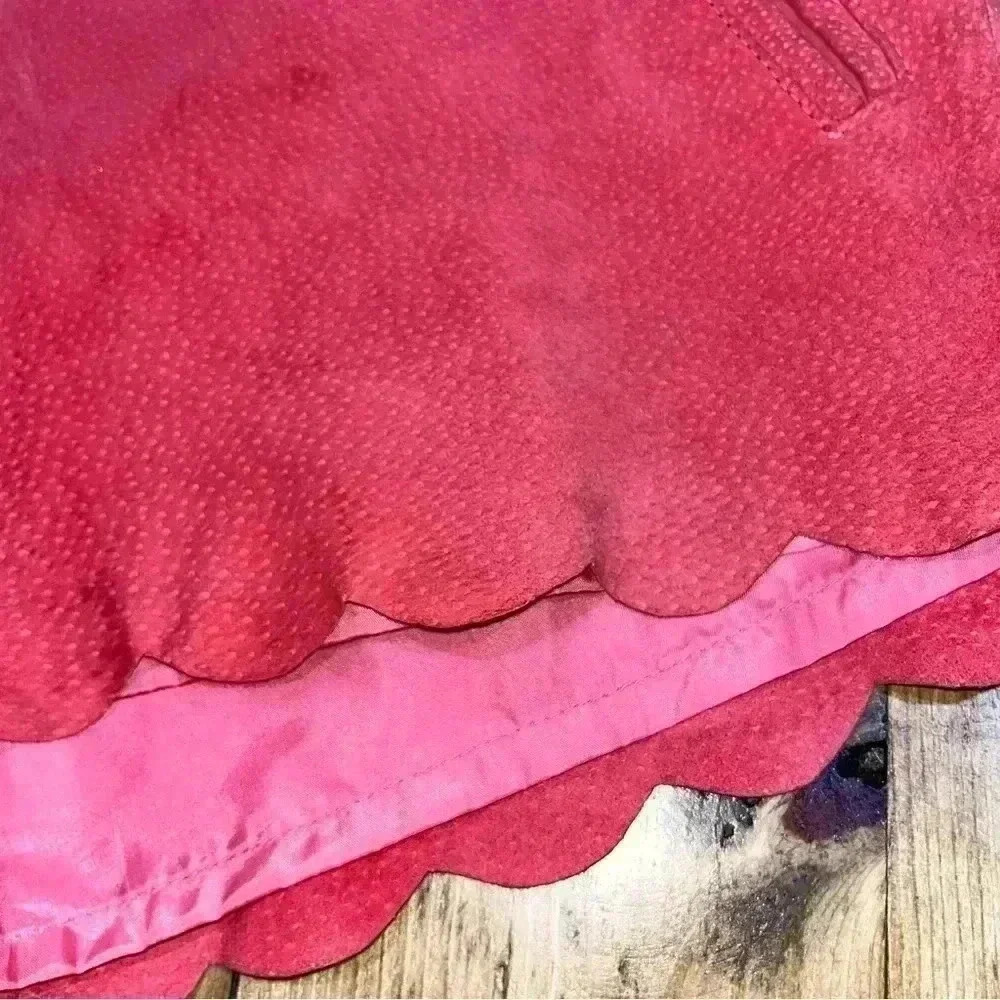 Forever 21 Pink Suede, lined , scalloped hem, side zip, shorts - Picture 5 of 7
